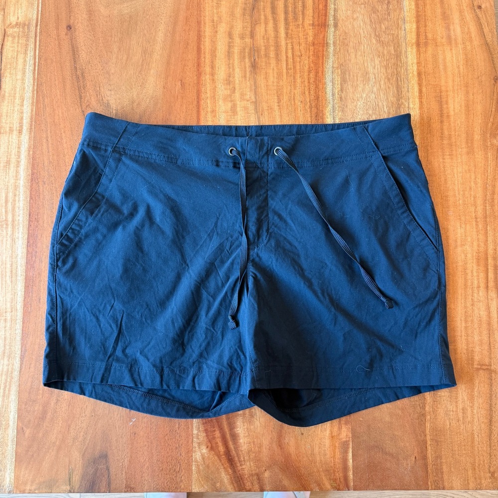 Columbia Women's Black Nylon Hiking Shorts Size 16